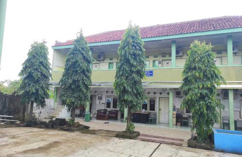 Jatiwangi Hotel | OYO 90333 Wisma Tenang Jaya Syariah