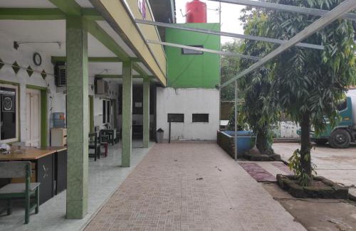 Jatiwangi Hotel | OYO 90333 Wisma Tenang Jaya Syariah