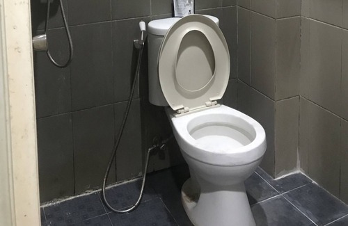 Jakarta Hotel | OYO 90436 Dewi Fortuna