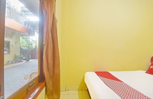 Manado Hotel | OYO 90463 A2b Guesthouse