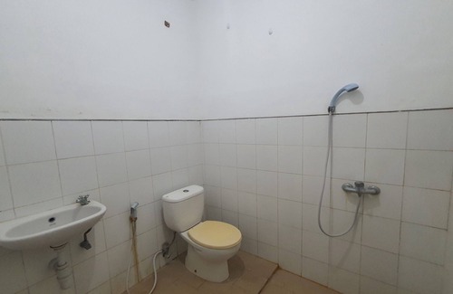 Surabaya Hotel | OYO 93448 Padang Pasir Homestay
