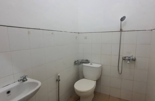 Surabaya Hotel | OYO 93448 Padang Pasir Homestay