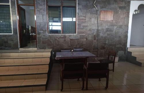 Semarang Hotel | OYO 94703 Hotel Wisma Hasanah