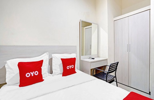 Surabaya Hotel | OYO Flagship 90789 Genteng Residence