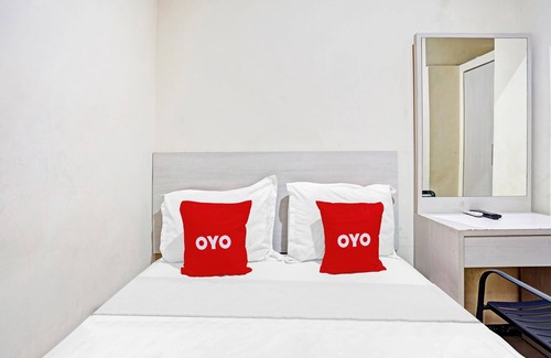 Surabaya Hotel | OYO Flagship 90789 Genteng Residence