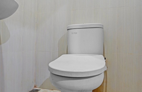 Surabaya Hotel | OYO Flagship 90789 Genteng Residence