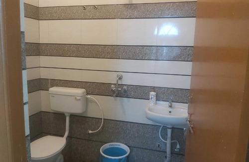 Danapur Hotel | OYO Hotel Red Rose