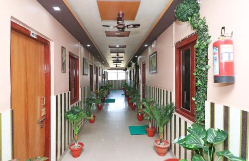 Lucknow Hotel | OYO Hotel YB Continental