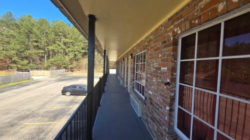 Prentiss Hotel | OYO Jeffersonian Motor Inn