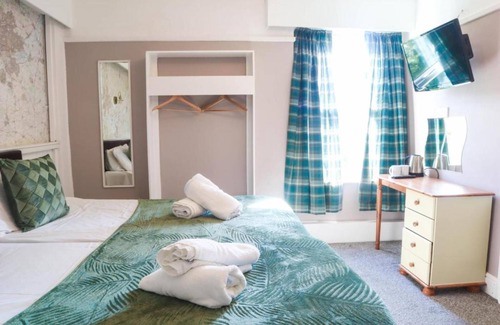 Uttoxeter Hotel | OYO Meadows Way Guest House