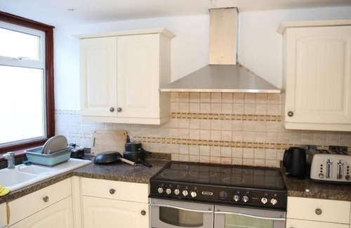Coppetts House | OYO Timi Holiday Homes