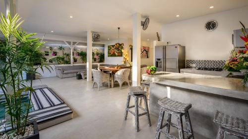 Laksmana Villa | Ozamiz Villa Seminyak by Villas R Us