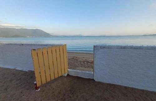 Caiacanga House | Pé na areia, casa na praia de frente para o mar