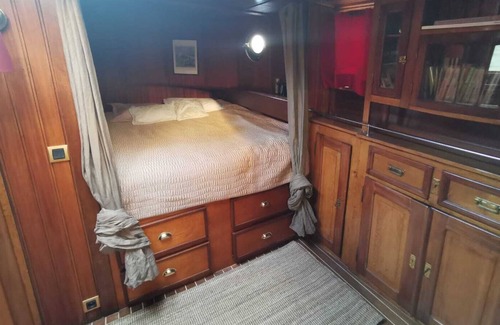 Saint-Germain-l'Auxerrois Boat Rental | Péniche Confortable Dans Environnement Préservé