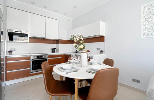 Poznan City Center Apartment | Półwiejska 47 | Modern Apartment | A/C | Desk