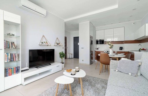 Poznan City Center Apartment | Półwiejska 47 | Modern Apartment | A/C | Desk