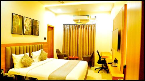 Indore House | P A R K Guest House ! Premium Rooms With Family Retreat