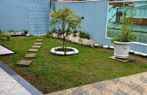 Peruibe House | P004 - Casa com 3 dormitórios, churrasqueira e apenas 150m da praia