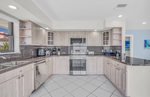 Marathon House | P76 - Meticulous 2 bed, 2 bath home with stunning open water views!