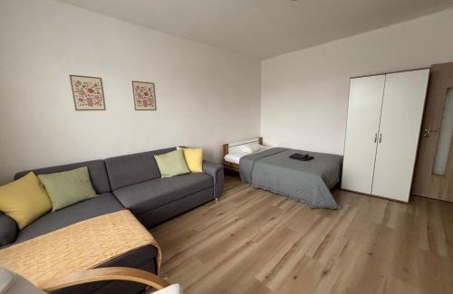 Sever Apartment | PA - Peaceful Parkside Apartment