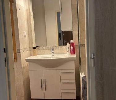 Sever Apartment | PA - Peaceful Parkside Apartment