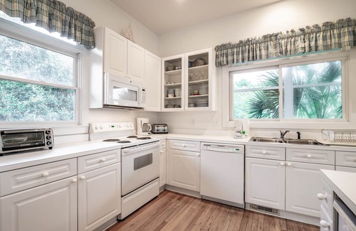Litchfield by the Sea House | Pacem Place-Quaint home in Private Community of Litchfield By the Sea