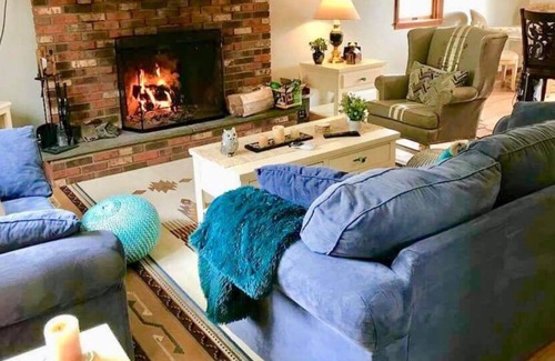 De Lancey House | .Pack the car and come stargaze at The Hamden House