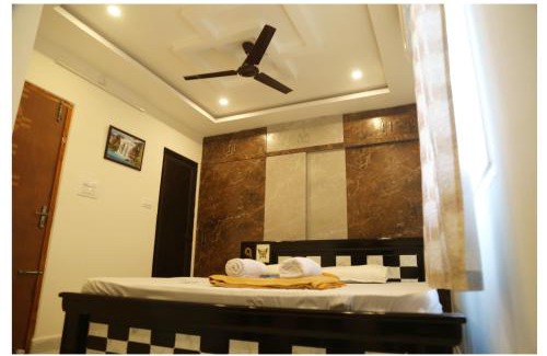 Tirupati House | Padmavathi Homestay -2BHK 1BHK AC Apartments for group of families - Best location - Flyover to Alipiri gate - Walk to PS4 Veg Restaurant - Modular Kitchen - Super fast Wi-Fi- Near to Tirupati Bus Stand 2 KM-Near to Railway Station 2KM
