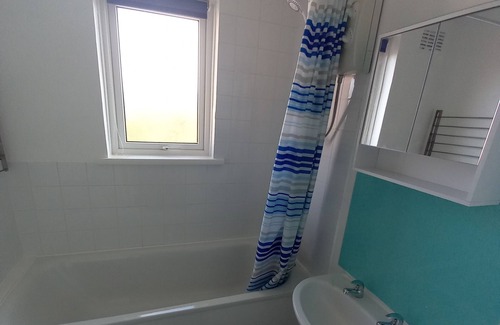 Paignton Apartment | PAIGNTON, CENTRAL LOCATION BY THE SEASIDE - 1 BEDROOM APARTMENT + POOL + PARKING