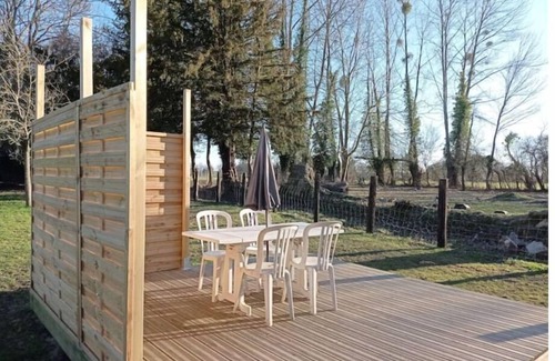 Saint-Etienne-l'Allier House | Paisible Cahute
