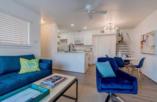Galveston Condo | 𝐏𝐚𝐢𝐱 𝐁𝐥𝐞𝐮 𝐓𝐨𝐨 Coastal Condo| Pool |Pets
