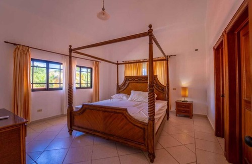 Juan Dolio House | Palatial Metro Country Club Villa