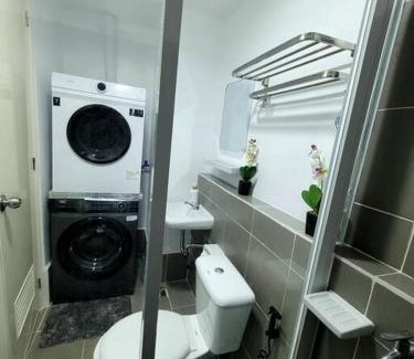 Puerto Princesa City Centre Apartment | Palawan Cozy 2BR w Washer, Dryer, Gym, Pool for 6