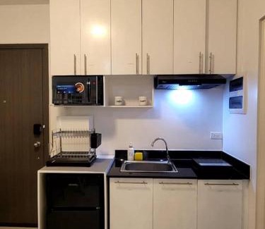 Puerto Princesa City Centre Apartment | Palawan Cozy 2BR w Washer, Dryer, Gym, Pool for 6