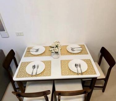 Puerto Princesa City Centre Apartment | Palawan Cozy 2BR w Washer, Dryer, Gym, Pool for 6