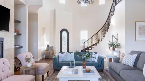 Temecula Villa | Palazzo Del Sol By AvantStay Breathtaking Home w Mountain Views Hot Tub
