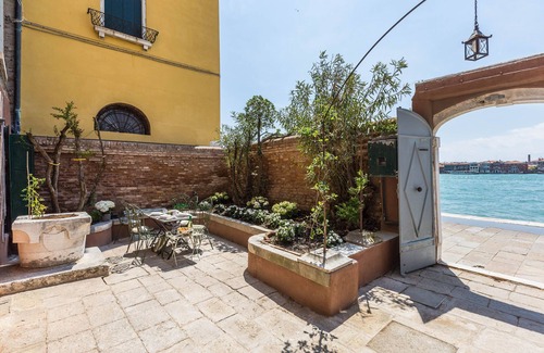 Dorsoduro Villa | Palazzo Gioiello - Two Bedroom Villa, Sleeps 4