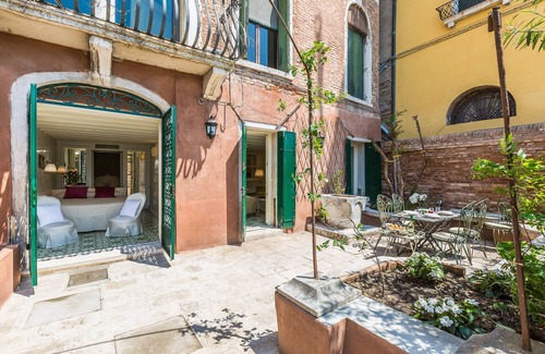 Dorsoduro Villa | Palazzo Gioiello - Two Bedroom Villa, Sleeps 4