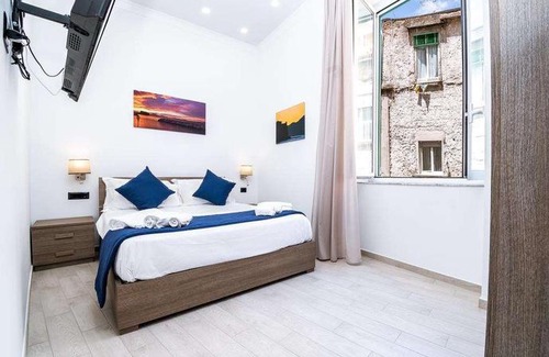 Naples City Centre Apartment | Palazzo Settembrini 49