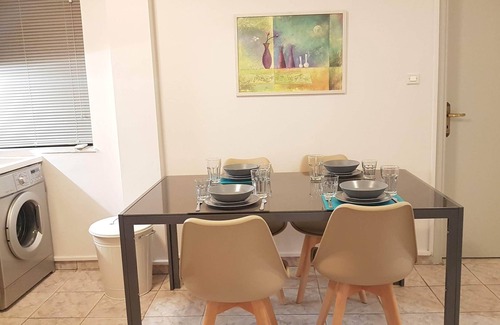 Mousio Apartment | Palette Apartment (Champagne) - Athens Center, 6 BD, 3 BATH