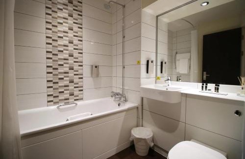Newport Hotel | Palette Modern Newport City Center