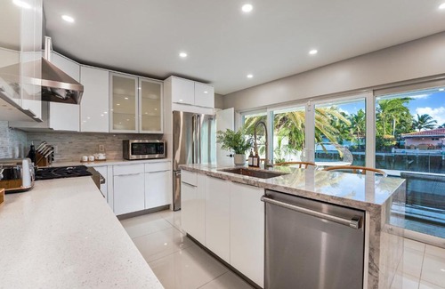 Survey Creek House | Palisades by JadoreLuxe l Oasis Pool and Waterview