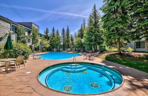 Olympic Valley Apartment | Palisades Ski Condo: Ski-in/ski-out Studio w/Hot Tubs and Pool