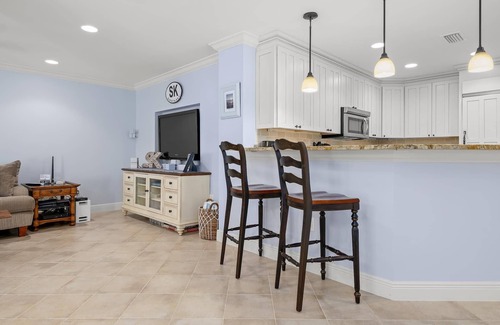 Siesta Key Condo | Palm Bay Club! RESORT STYLE LIVING ON SIESTA KEY! Beach to Bay!