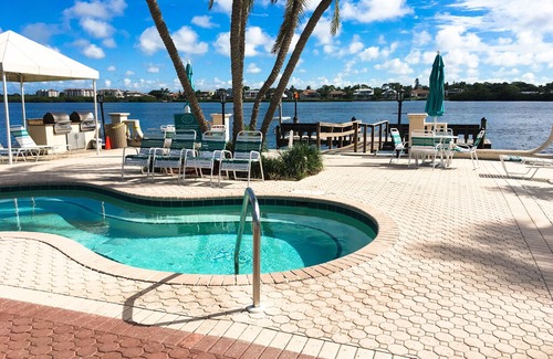 Siesta Key Condo | Palm Bay Club Unit 311 w/ Pools & Hot Tub - Walk 1,500' to Beach!
