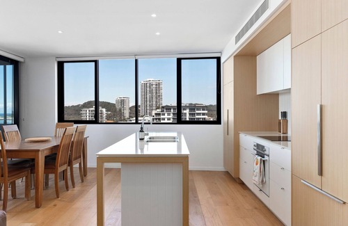 Palm Beach Apartment | Palm Beach Paradise and walking distance to Currumbin Creek perfectly located