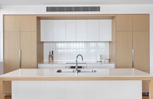 Palm Beach Apartment | Palm Beach Paradise and walking distance to Currumbin Creek perfectly located