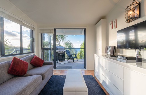 Palm Beach Villa | Palm Beach Perfection with Aircondioning, Free WIFI, SKY TV, Private Spa Pool
