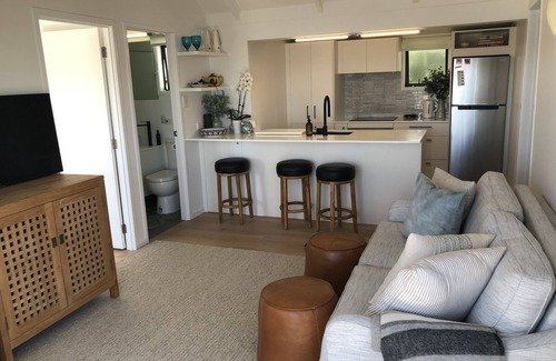 Waiheke Island Villa | Palm Beach SEA Views AND A Touch OF Luxury Awaits