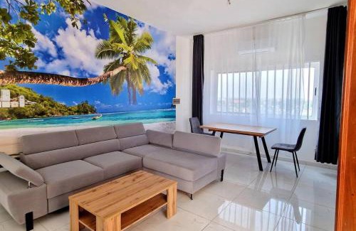 Lome Apartment | Palm Beach